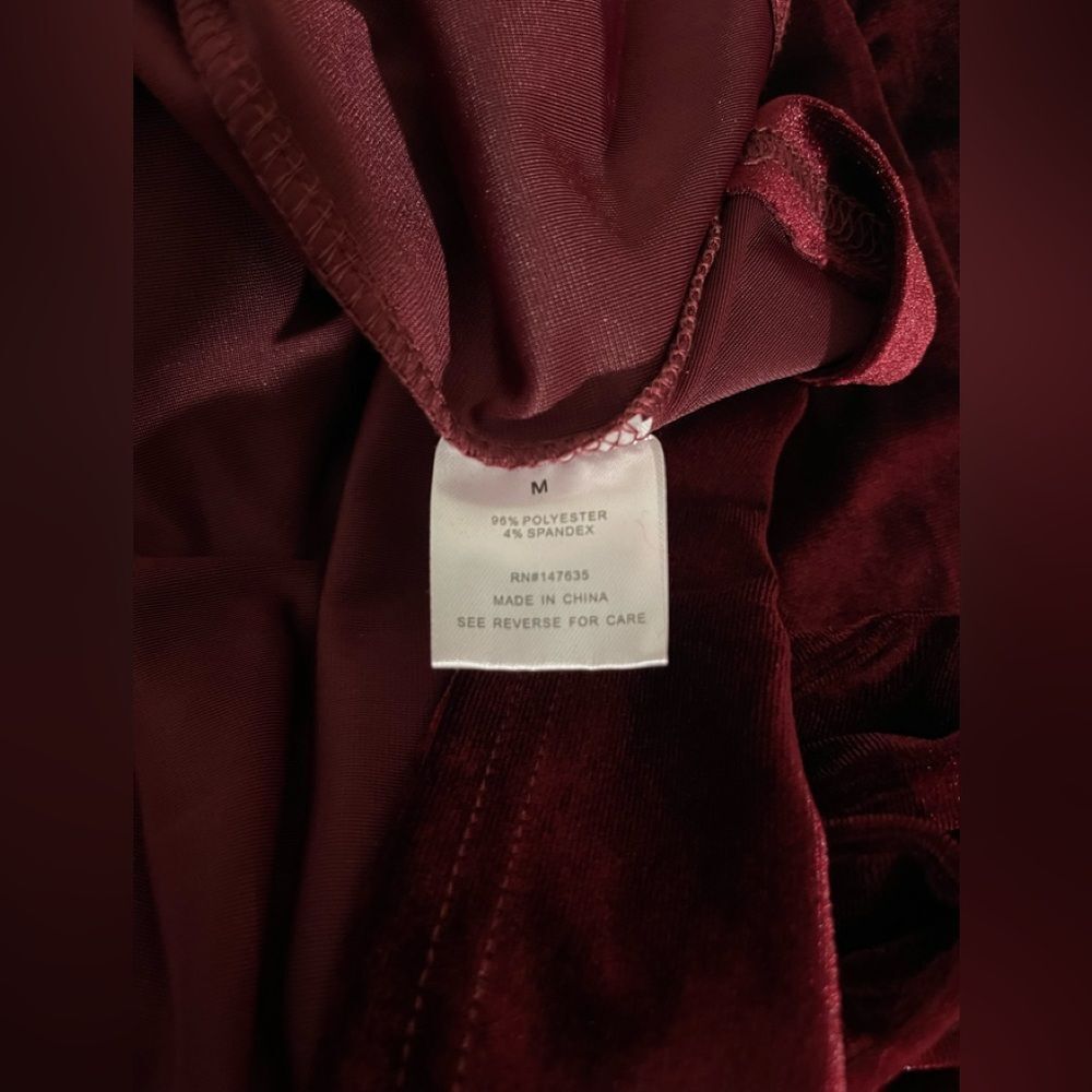 NWT Romeo & Juliet Couture Velvet Like Ribbon Tie Cold Shoulder Dress Burgundy - Picture 5 of 7